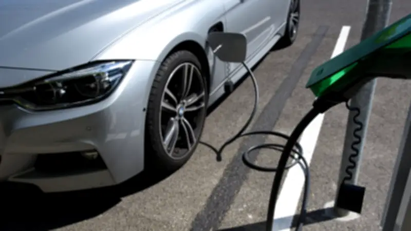 Hausse des carburants : Millau accélère sa transition vers la voiture électrique