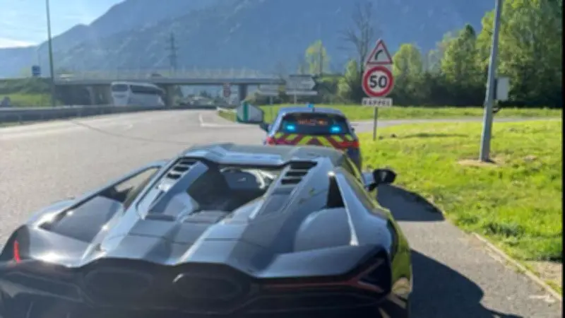 Haute-Savoie : une Lamborghini flashée à 206 km/h, permis suspendu et véhicule en fourrière