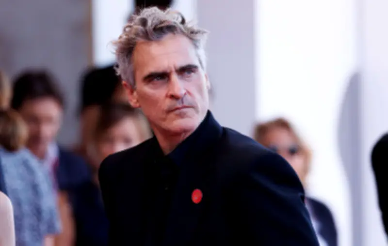 Hollywood en émoi : plus de 1 000 stars s'opposent au rachat de Warner Bros par Paramount