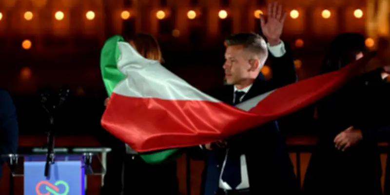 Hongrie : Peter Magyar proclame la chute du régime Orbán après une victoire électorale écrasante