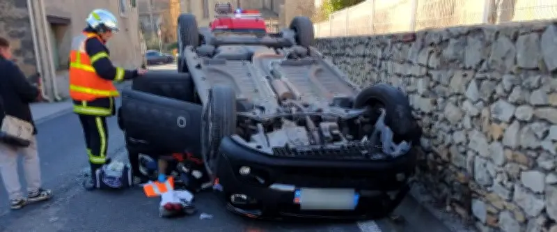 Hérault : une septuagénaire retournée sur le toit après avoir percuté une voiture