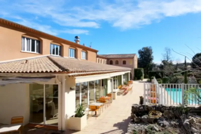 Hôtel au Thoronet rejoint le groupe d'un milliardaire britannique