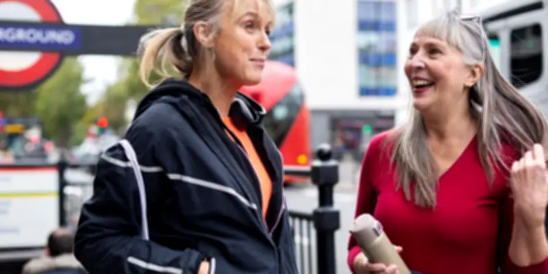 Hyperfamiliarité des visages : une femme reconnaît chaque personne comme familière