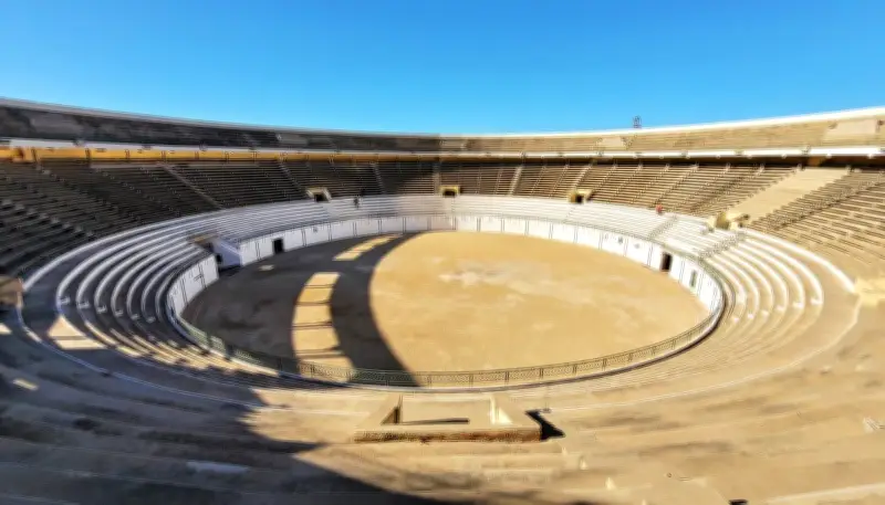 Inauguration des arènes d'Oran en 1954 : un événement historique dans l'Algérie française