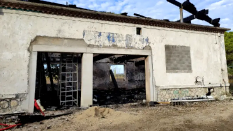 Incendie au Grau-du-Roi : l'ancien sanatorium en partie ravagé, le maire entre colère et détermination