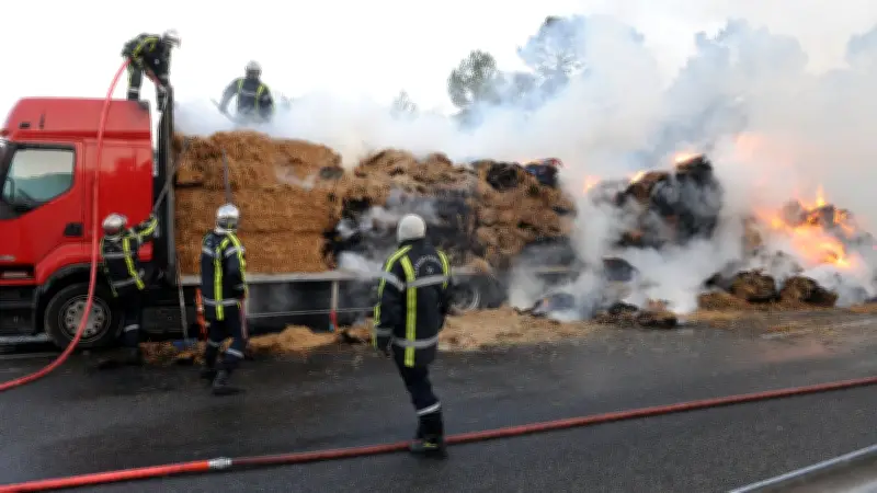 Incendie d'un camion de paille au Pas-de-l'Escalette : trafic perturbé sur l'A75
