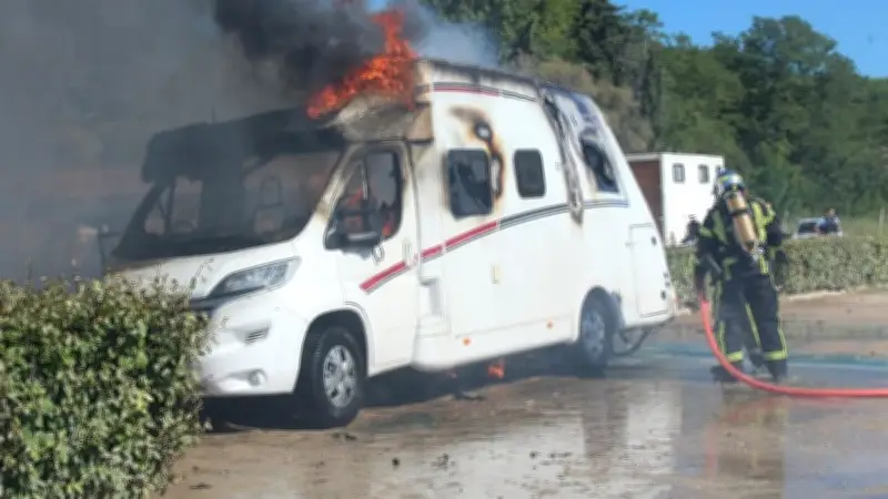 Incendie d'un camping-car à Agde : quartier évacué, aucun blessé