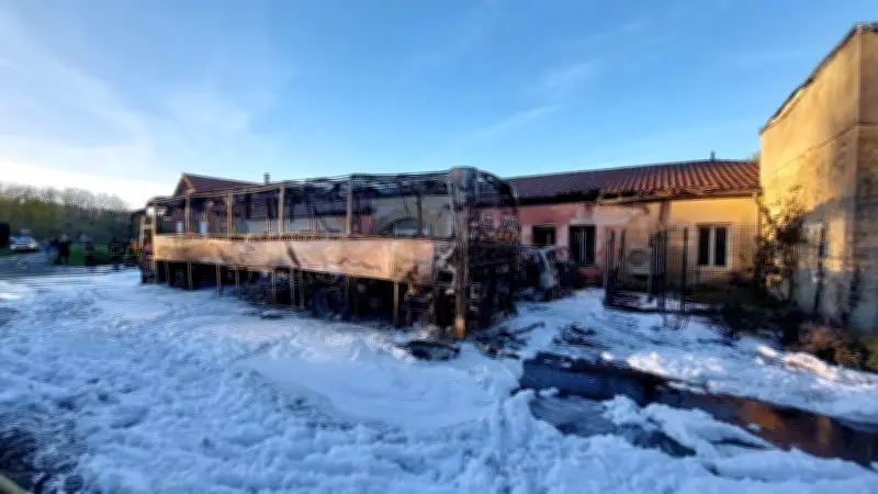 Incendie d'un car scolaire à Castelnaud-la-Chapelle : 32 enfants évacués sans blessés