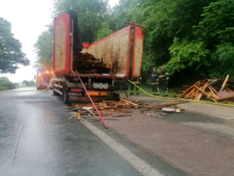Incendie d'un poids lourd à Saintes : circulation bloquée