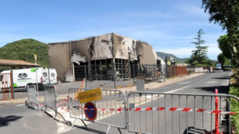 Incendie dévastateur à Lodève : un entrepôt de 1 200 m² ravagé par les flammes