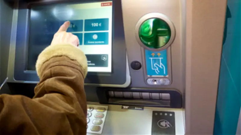 Inde : un distributeur défectueux offre de l'argent, la foule se rue