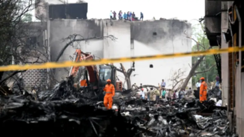 Inde : un père disperse les cendres de sa femme puis meurt dans le crash