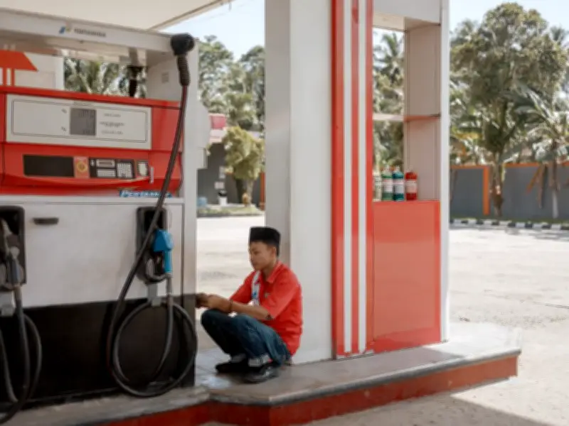 Indonésie : rationnement carburant et télétravail pour contrer la flambée pétrolière