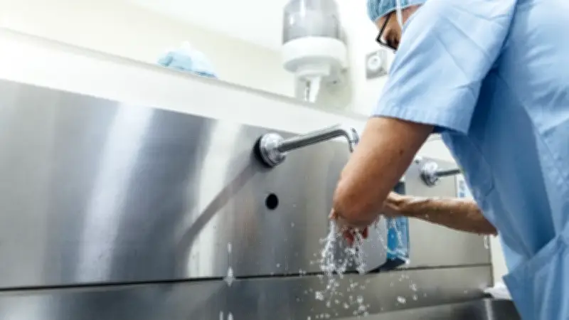 Infections nosocomiales : plus de morts que sur les routes, alerte la Cour des comptes