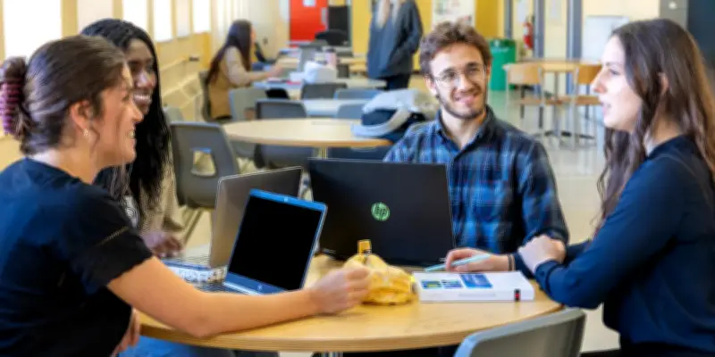 Installation permanente au Canada : un parcours du combattant pour les étudiants français