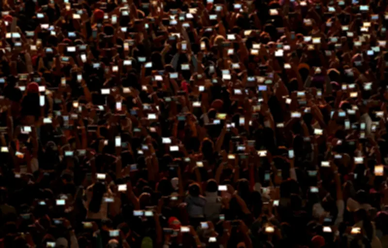 Interdiction des téléphones : une reconquête du moment présent dans les événements