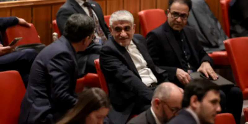 Iran prêt à négocier si les États-Unis lèvent le blocus d'Ormuz