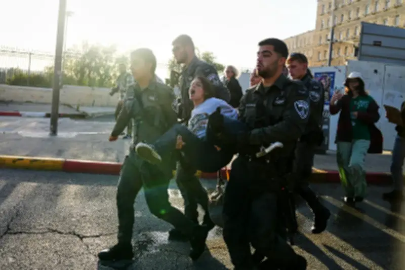 Israël : une démocratie ne se renforce jamais par la potence, selon une tribune