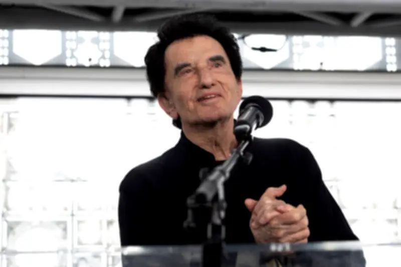 Jack Lang, énervé après Complément d'enquête, justifie ses liens avec Epstein