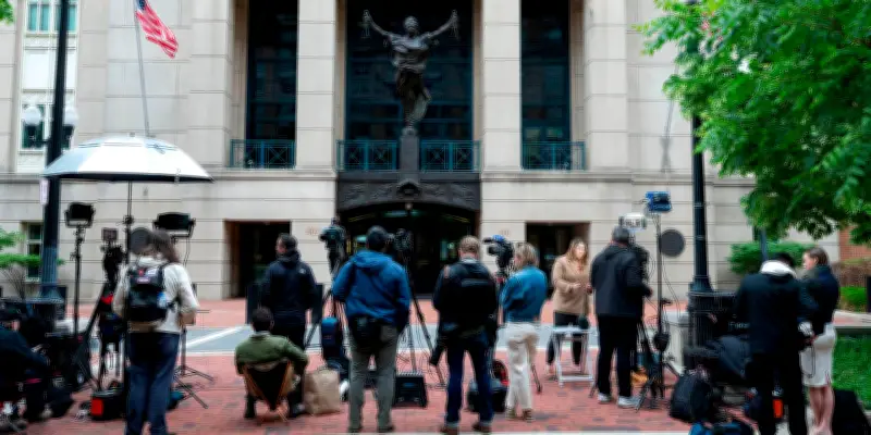 James Comey inculpé par le ministère de la Justice : « Je n'ai toujours pas peur »