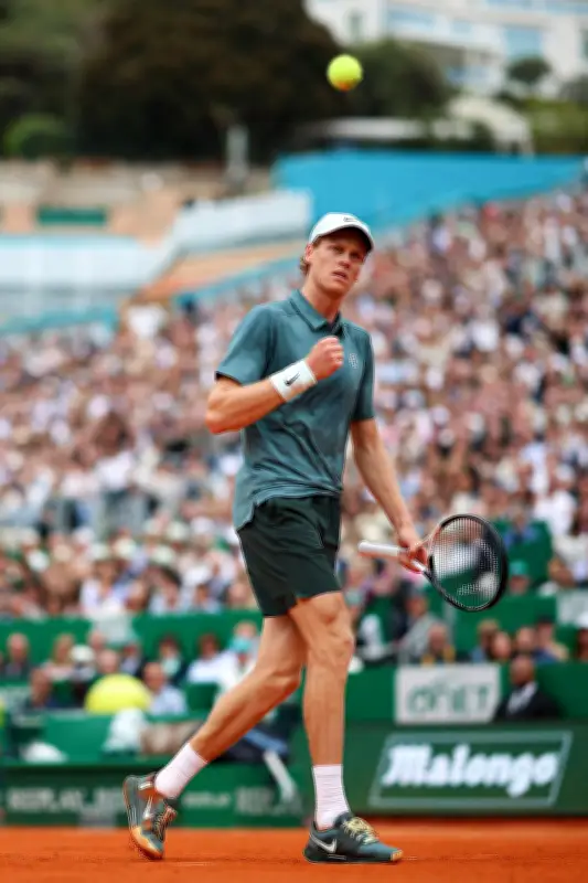 Jannik Sinner triomphe à Monte-Carlo et devient le nouveau numéro un mondial