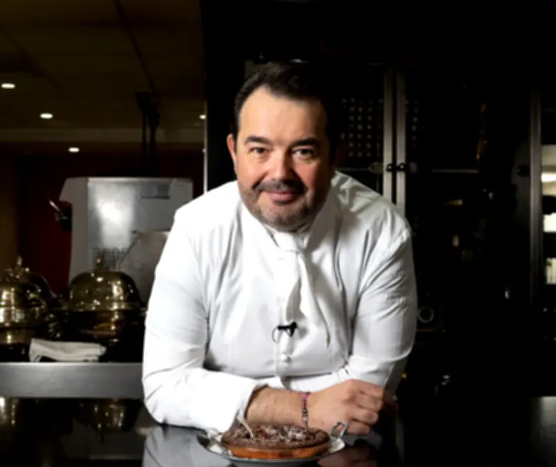 Jean-François Piège révèle son gâteau au chocolat à double cuisson, sans gluten