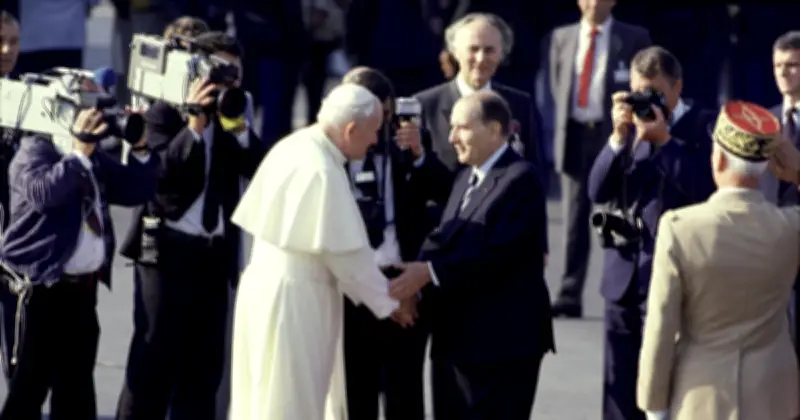 Jean-Paul II s'alarme du déclin de la pratique religieuse en France