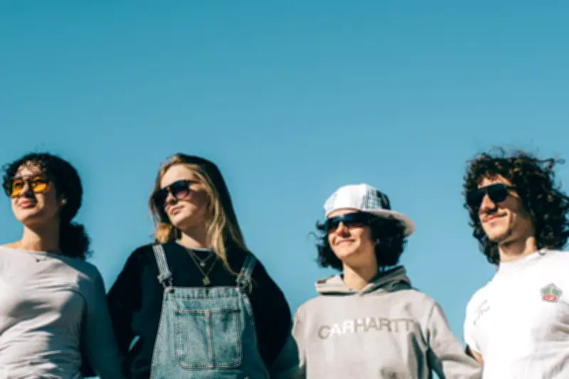 Jeunes électeurs insoumis : qui sont ces 18-30 ans qui portent LFI dans les grandes villes ?