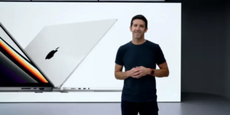 John Ternus succède à Tim Cook à la tête d'Apple : un vétéran du hardware