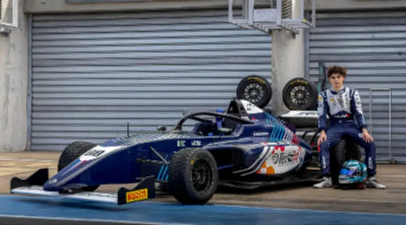 Jules Avril, triple champion de karting, fait ses débuts en Formule 4 à Nogaro