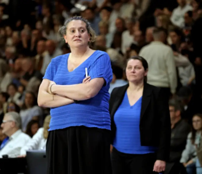 Julie Barennes, coach de Basket Landes, sacrée meilleure entraîneure de France et d'Europe