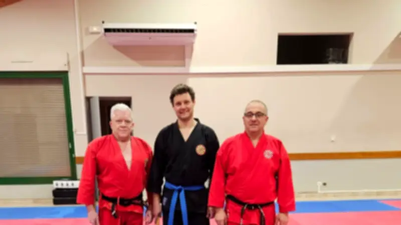 Julien atteint le niveau bleu en Francombat grâce à sa détermination exemplaire