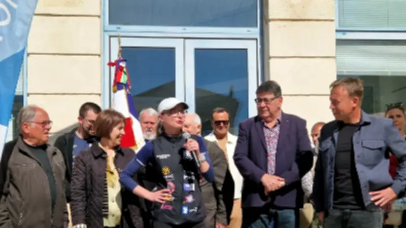 Justine Decourselle, infirmière, parcourt 1500 km à pied pour la mémoire des déportés