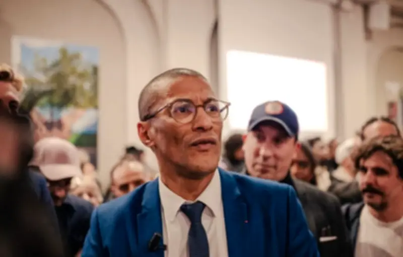 Karim Bouamrane se voit en "solution" pour 2027 mais juge prématuré de se déclarer