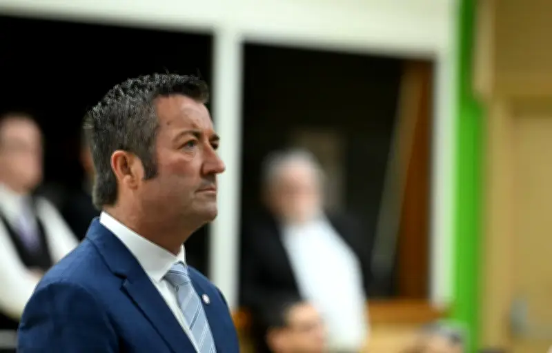 Karl Olive condamné pour accident avec gyrophare illégal : une leçon de justice