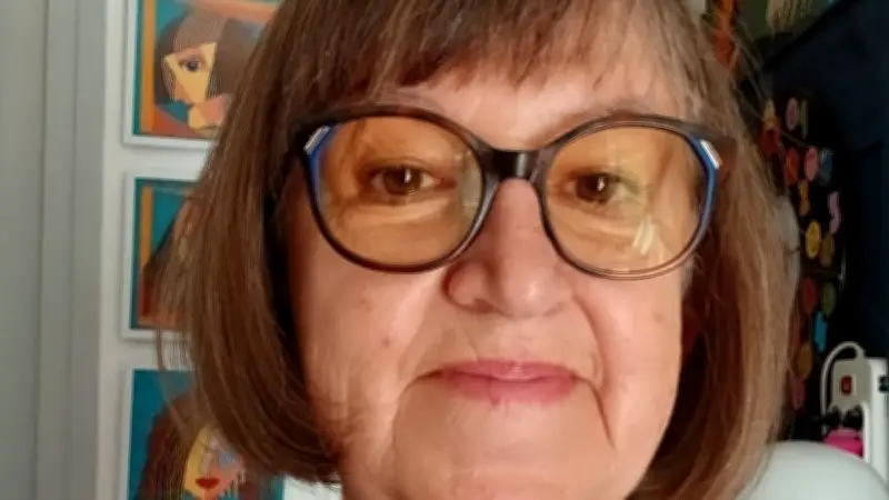 Katarina Gondova expose ses œuvres colorées au Domaine La Yole
