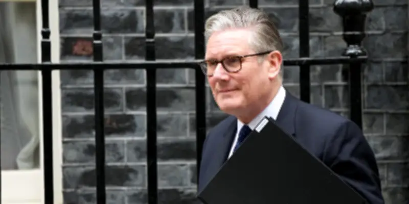Keir Starmer admet une erreur de jugement dans l'affaire Epstein liée à Peter Mandelson