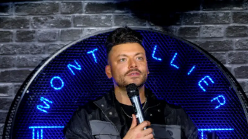 Kev Adams, fidèle juré de Mask Singer, se confie avant le deuxième prime