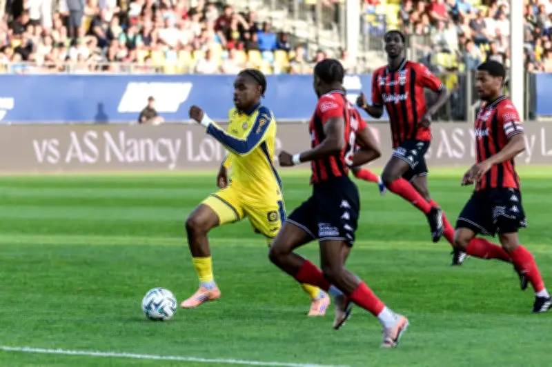 Kyliane Dong redonne espoir au Pau FC avec un doublé décisif face à Guingamp