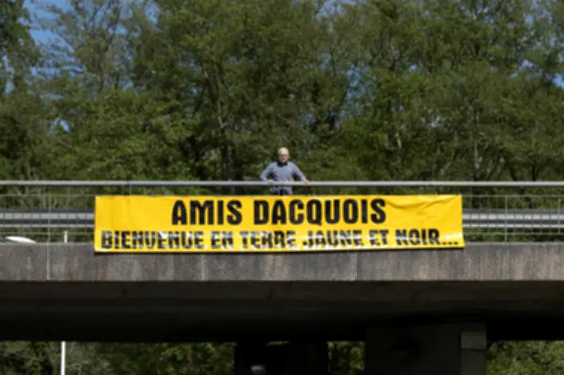 La banderole volée du derby rugby retrouvée à la déchetterie après deux ans de mystère