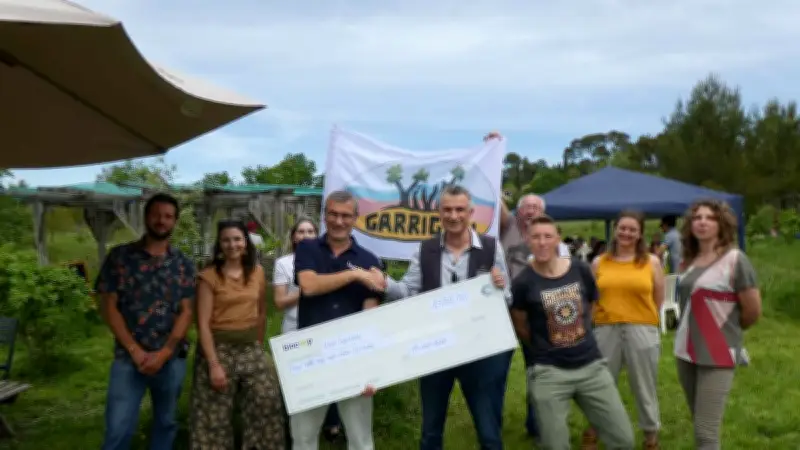 La Biocoop de Lunel remet 2 936 € à l'association Vive garrigue