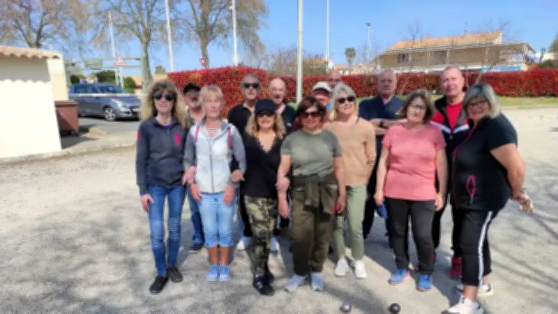La Boule Joyeuse Viassoise initie à la pétanque tous les mardis matin