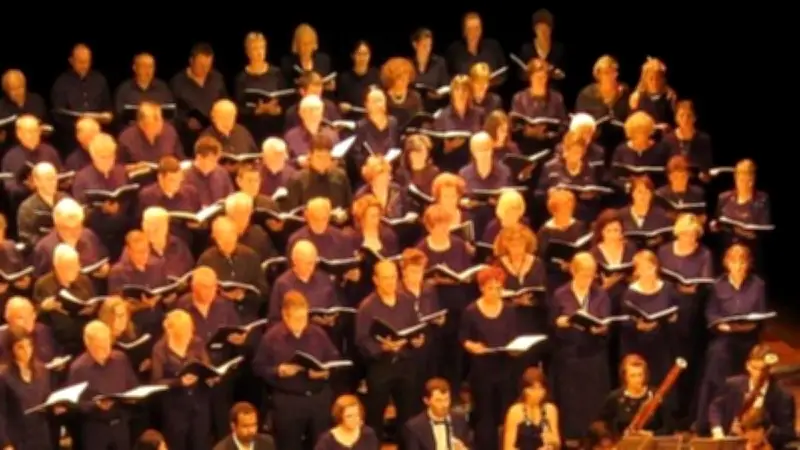 La Cantarela de Béziers lance un stage choral épique sur le canal du Midi