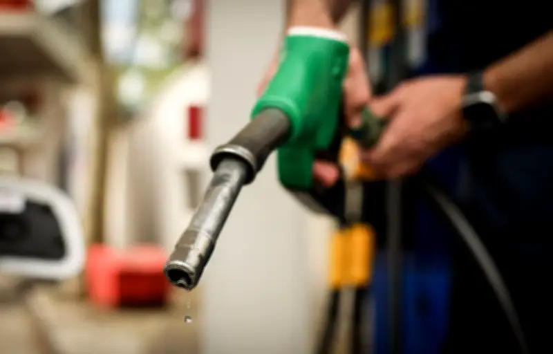 La CGT exige un prix plafond à la pompe face à la flambée des carburants