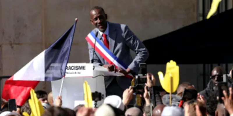 La charge raciale : le fardeau quotidien du racisme ordinaire sur les personnes qui le subissent