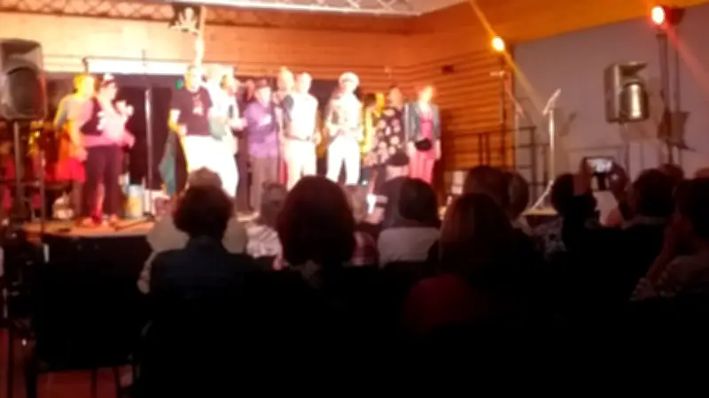 La chorale Cric Crac enflamme le Parc Abonnés avec un spectacle clownesque mémorable