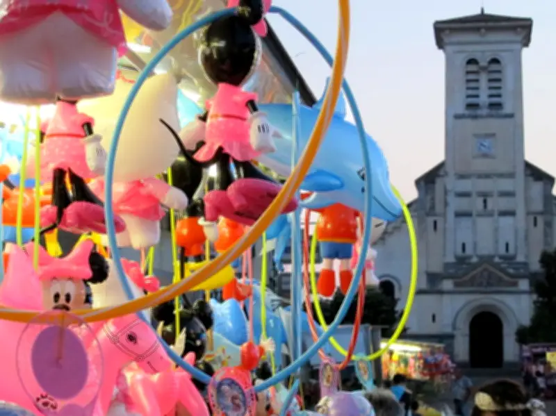 La commune célèbre les 100 jours avant ses fêtes locales avec un repas et un concours d'affiches