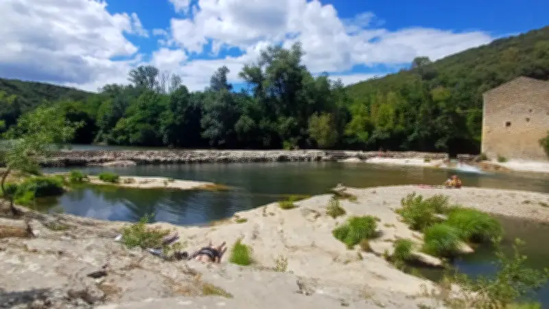 La Cèze à Saint-André-de-Roquepertuis : un spot de baignade naturel et accessible