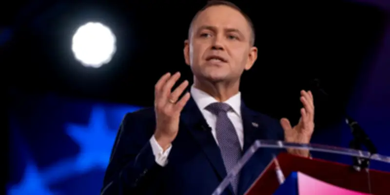 La défaite d'Orban en Hongrie ébranle les ultraconservateurs du PiS en Pologne