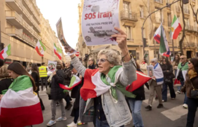 La diaspora iranienne en France, suspendue aux nouvelles et rongée par l'angoisse